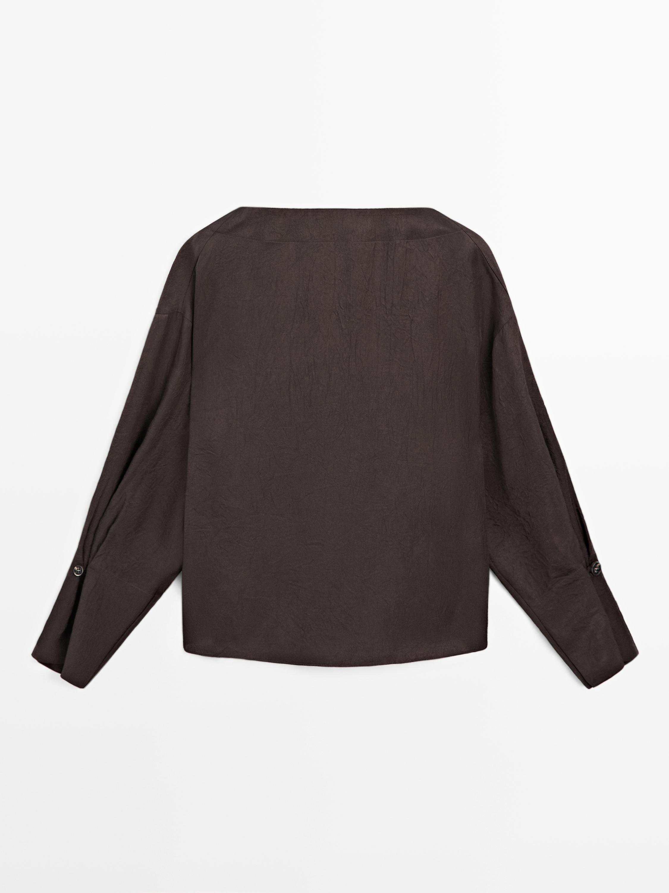 Flowing blouse with button details